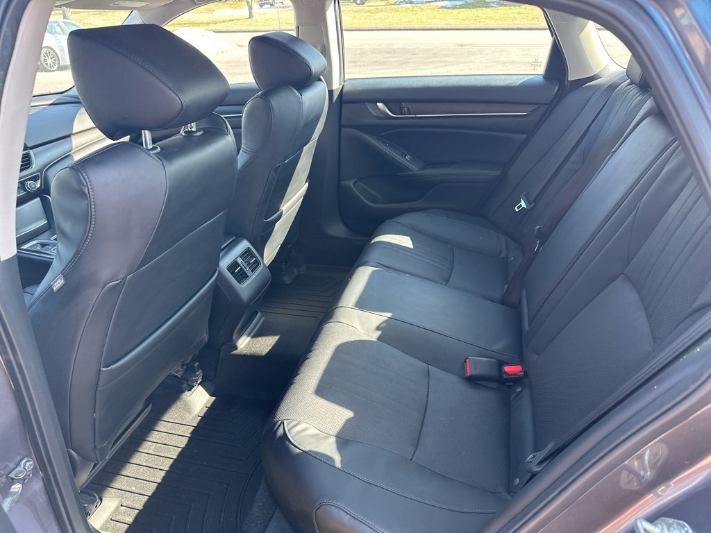 Used 2018 Honda Accord Touring image 9
