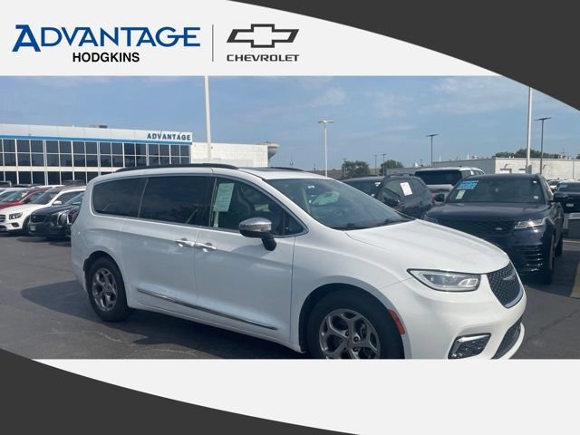 Used 2023 Chrysler Pacifica Limited FWD image 1