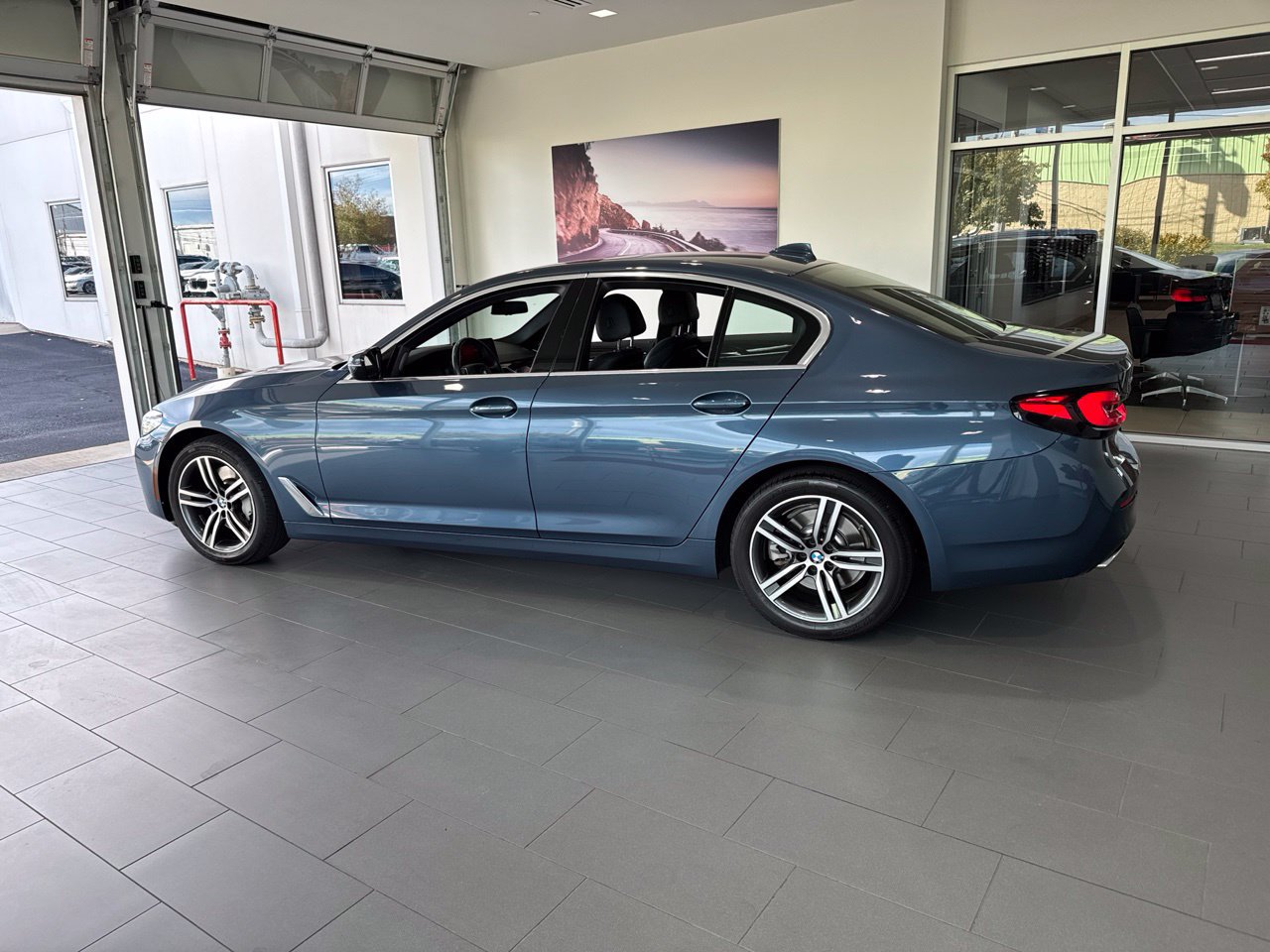 Used 2023 BMW 530i xDrive w/ Premium Package AWD/4WD image 5