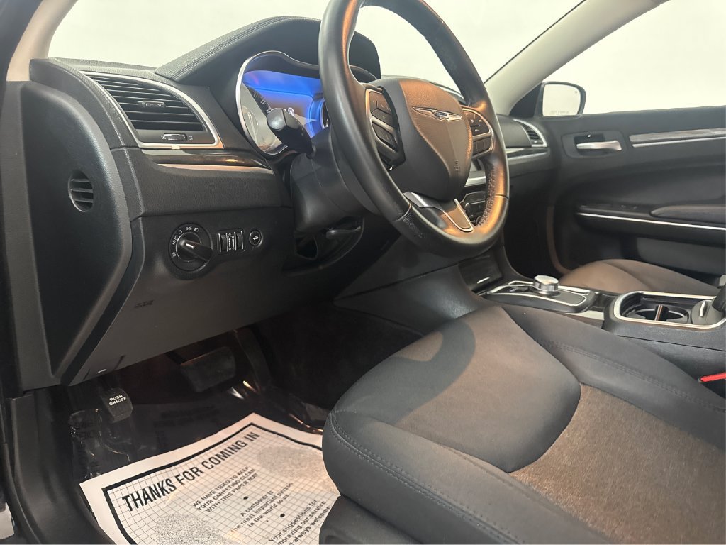 Used 2018 Chrysler 300 Touring RWD image 29