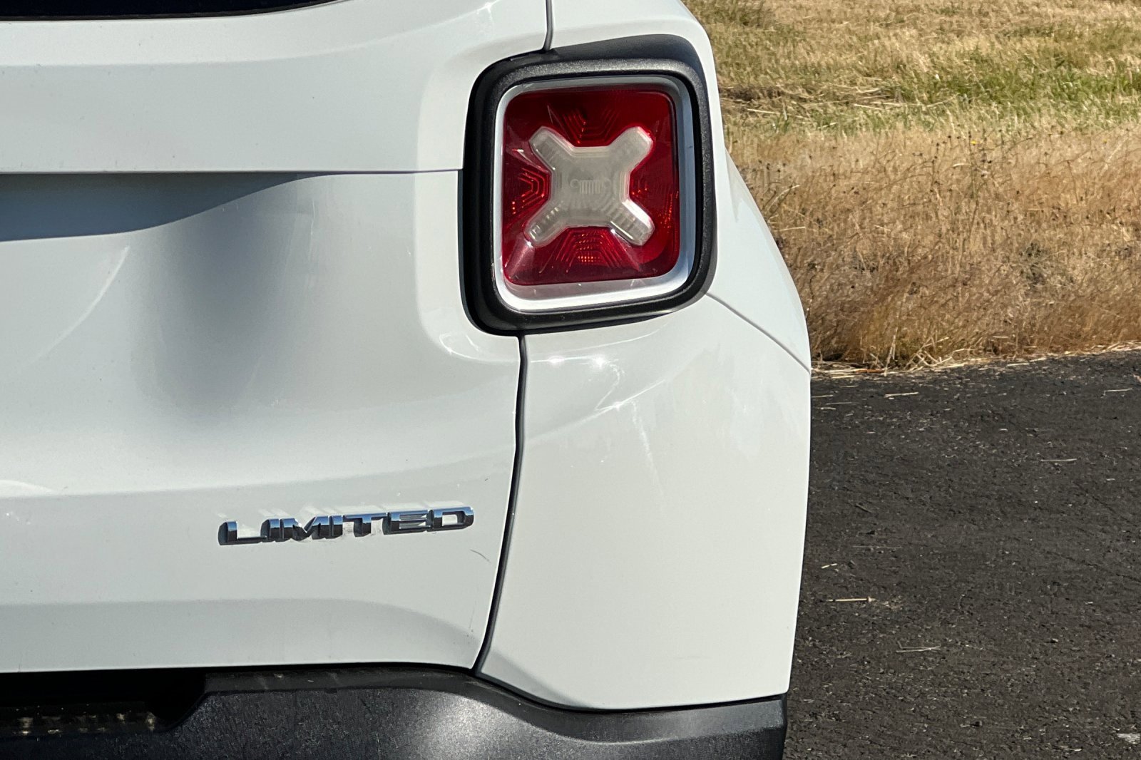 Used 2015 Jeep Renegade Limited image 27