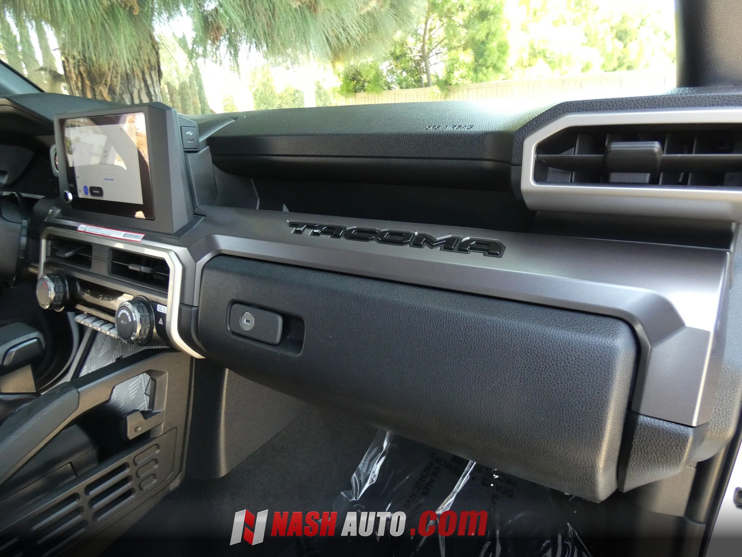 Used 2025 Toyota Tacoma TRD Sport AWD/4WD image 36