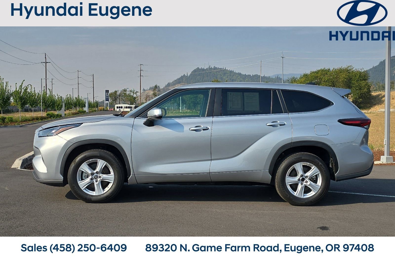 Used 2024 Toyota Highlander LE FWD image 7