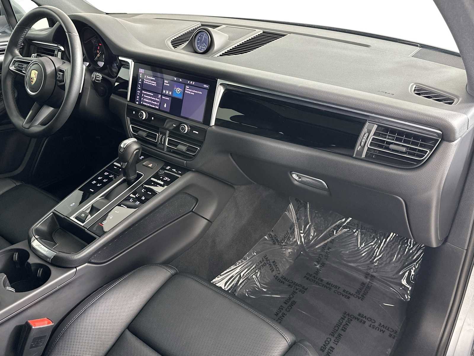 Certified 2025 Porsche Macan image 27