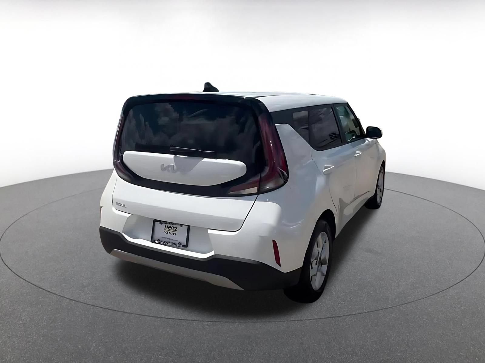 Used 2025 Kia Soul LX w/ LX Technology Package FWD image 14