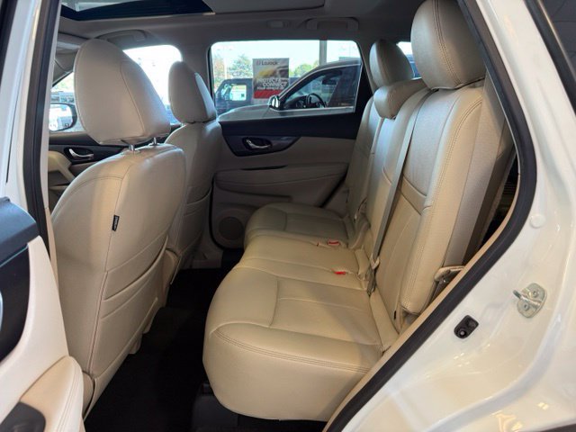Used 2018 Nissan Rogue SV w/ Sun & Sound Touring Package AWD/4WD image 22