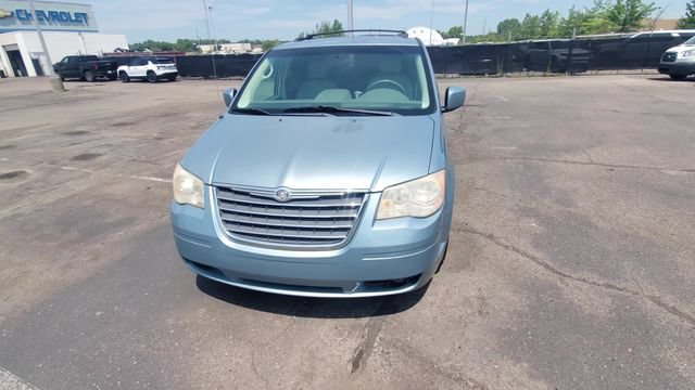 Used 2009 Chrysler Town & Country Touring FWD image 3