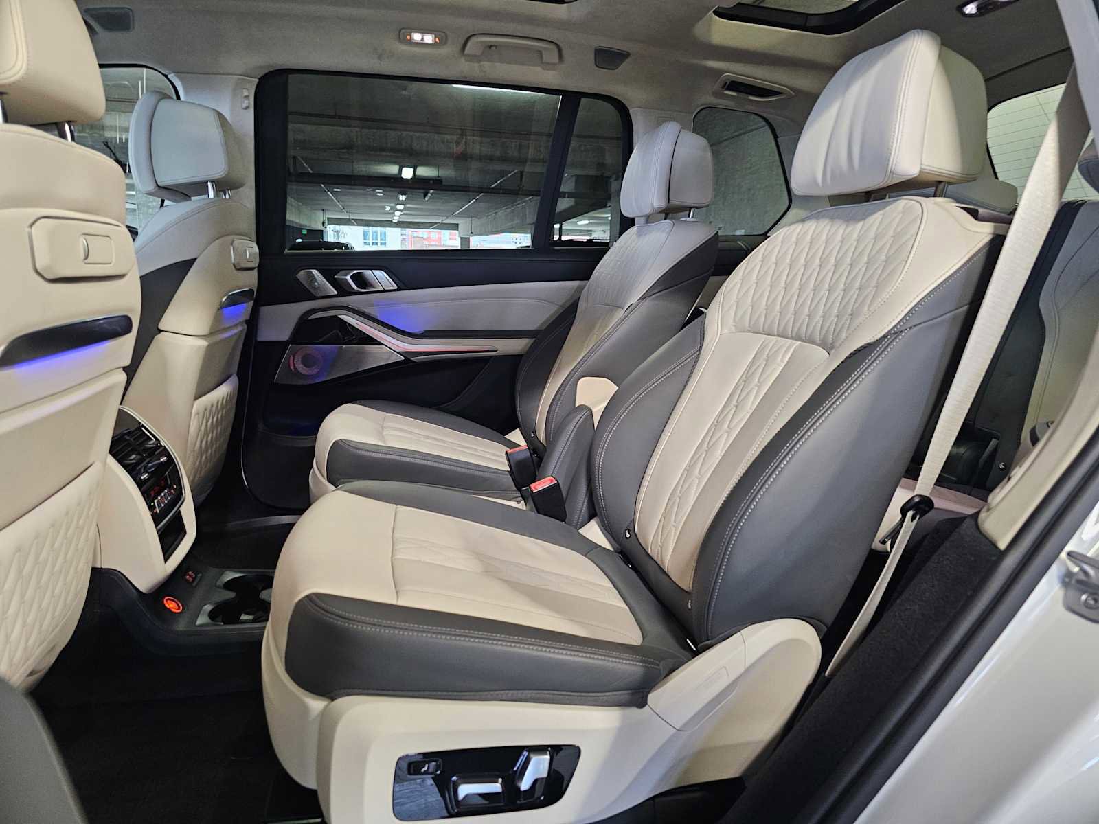 Used 2023 BMW X7 M60i w/ Executive Package AWD/4WD image 37