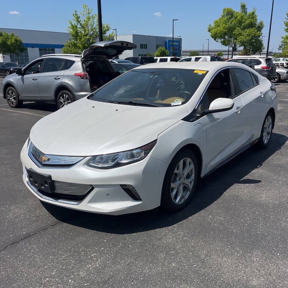 Used 2017 Chevrolet Volt Premier FWD image 2