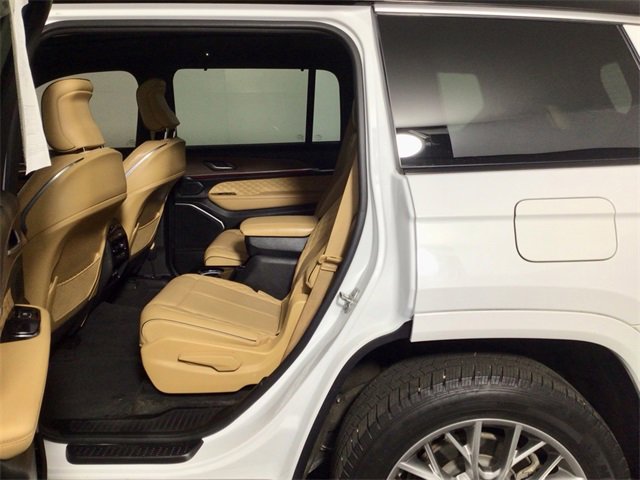 Used 2022 Jeep Grand Cherokee L Summit w/ Luxury Tech Group V image 28