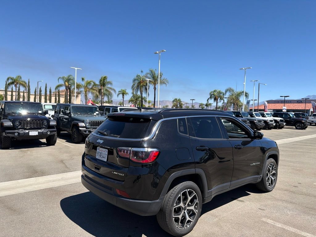 Used 2025 Jeep Compass Limited AWD/4WD image 4