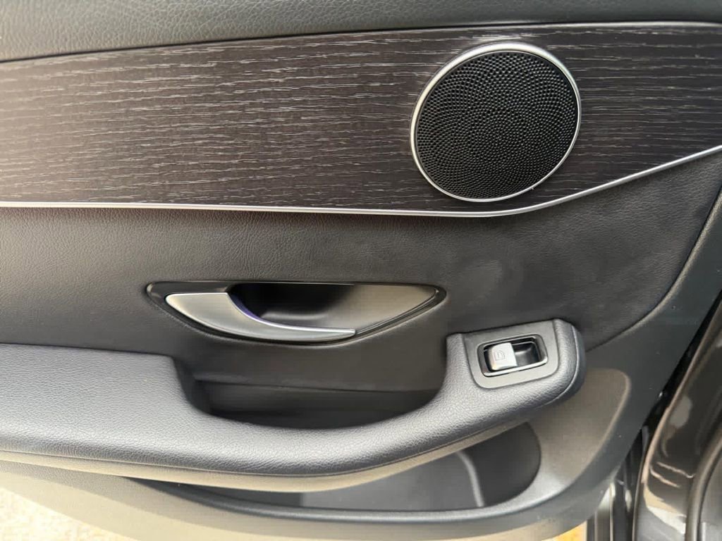 Used 2022 Mercedes-Benz GLC 300 4MATIC image 18