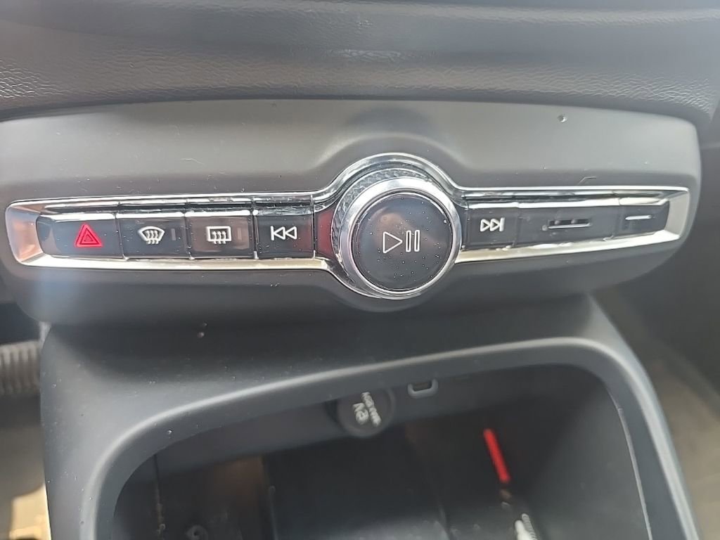 Used 2023 Volvo XC40 B5 Plus w/ Driver Assist Package image 19