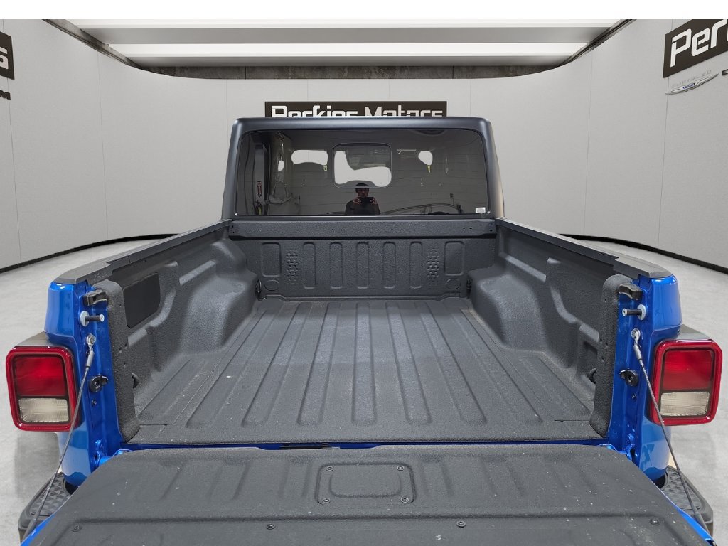 New 2026 Jeep Gladiator Sport AWD/4WD image 10