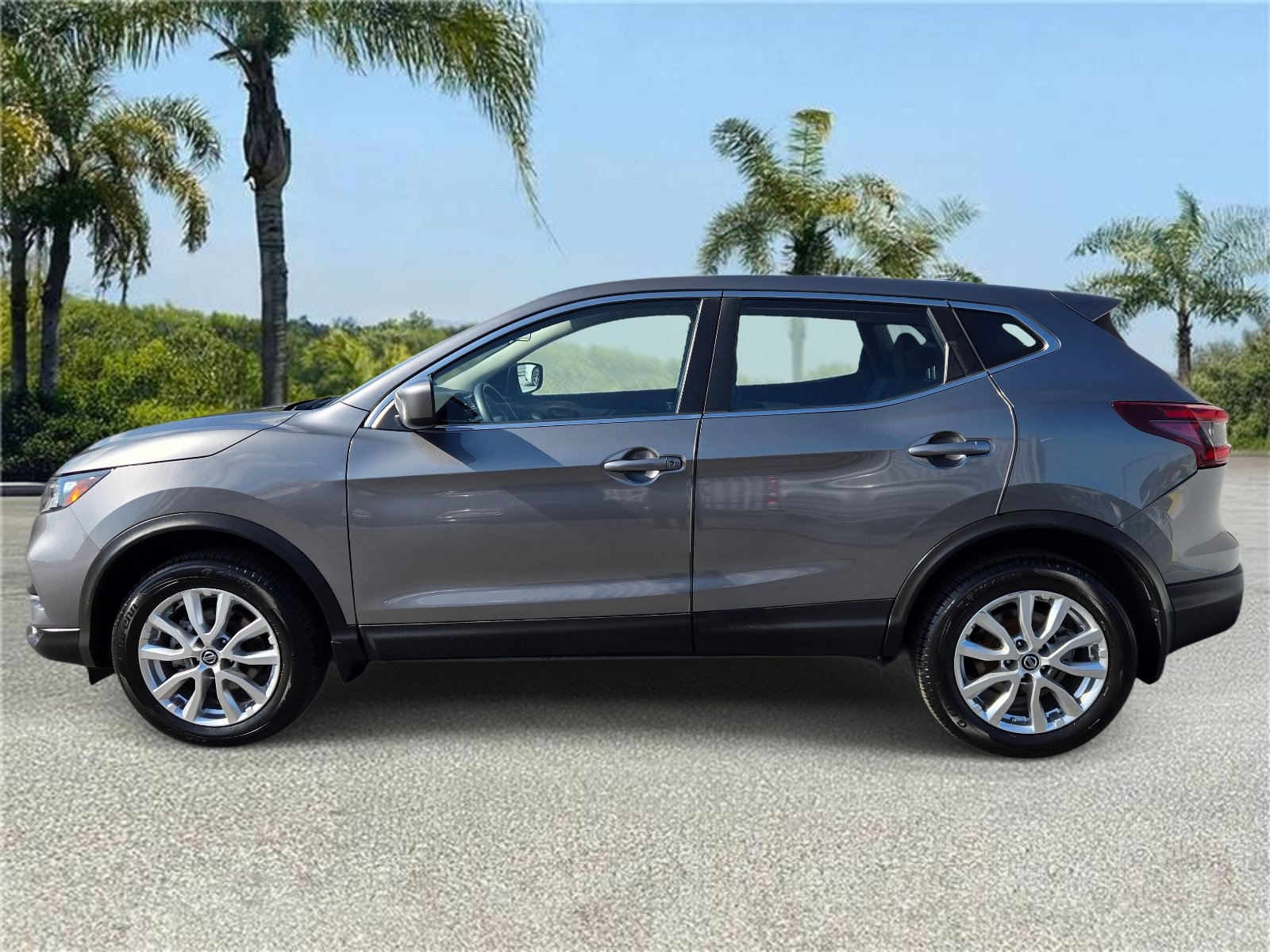 Used 2021 Nissan Rogue Sport S FWD image 2