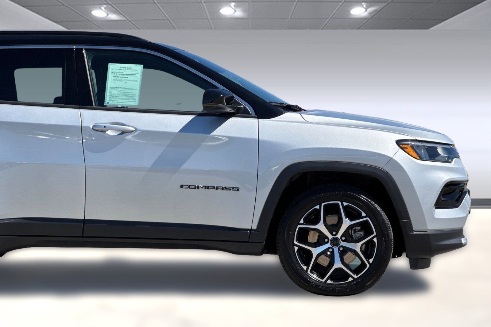 Used 2025 Jeep Compass Limited image 34
