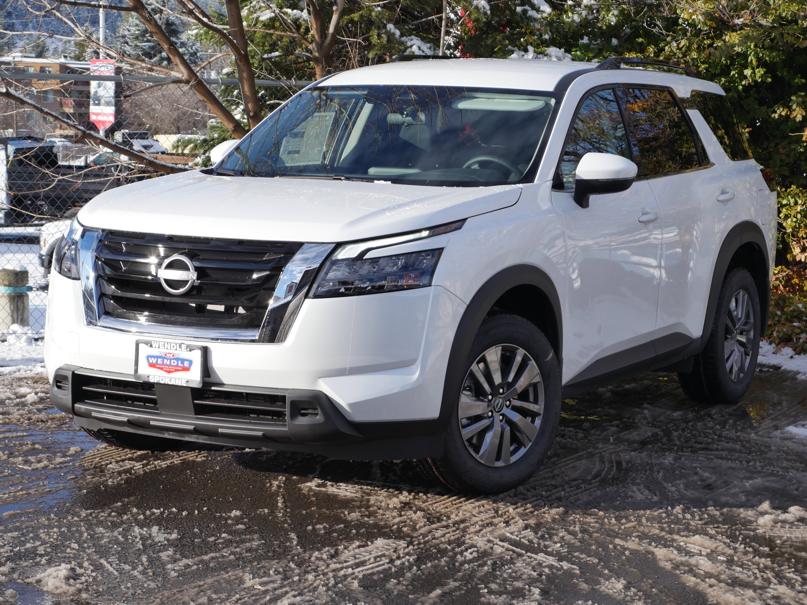 New 2025 Nissan Pathfinder SV image 2