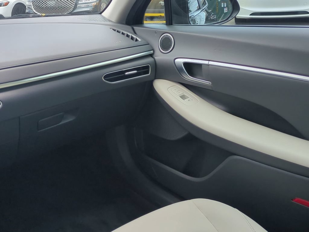 Used 2021 Hyundai Sonata SEL w/ Preferred Accessory Package FWD image 17