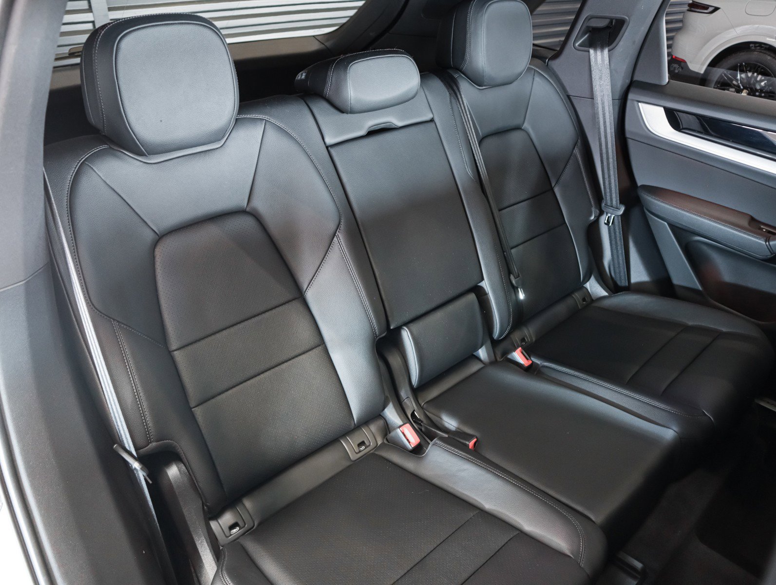 Certified 2026 Porsche Cayenne AWD/4WD image 6