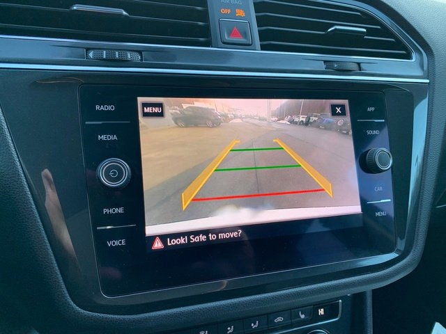 Used 2018 Volkswagen Tiguan SE w/ 18" Alloy Wheels Package image 35