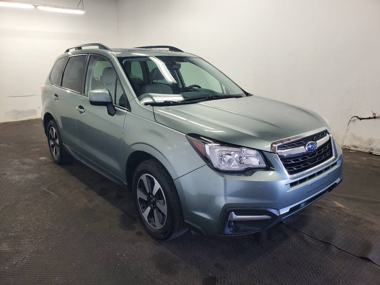 Used 2018 Subaru Forester 2.5i Premium w/ All-Weather Package AWD/4WD image 3