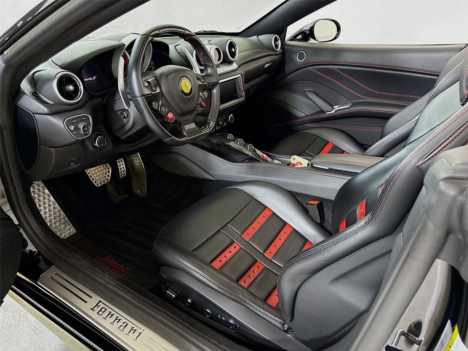 Used 2018 Ferrari California T image 11