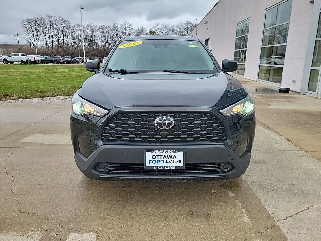 Used 2023 Toyota Corolla Cross L AWD/4WD image 3