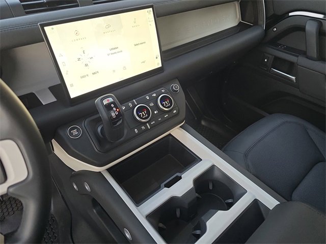 Used 2025 Land Rover Defender 110 S image 19