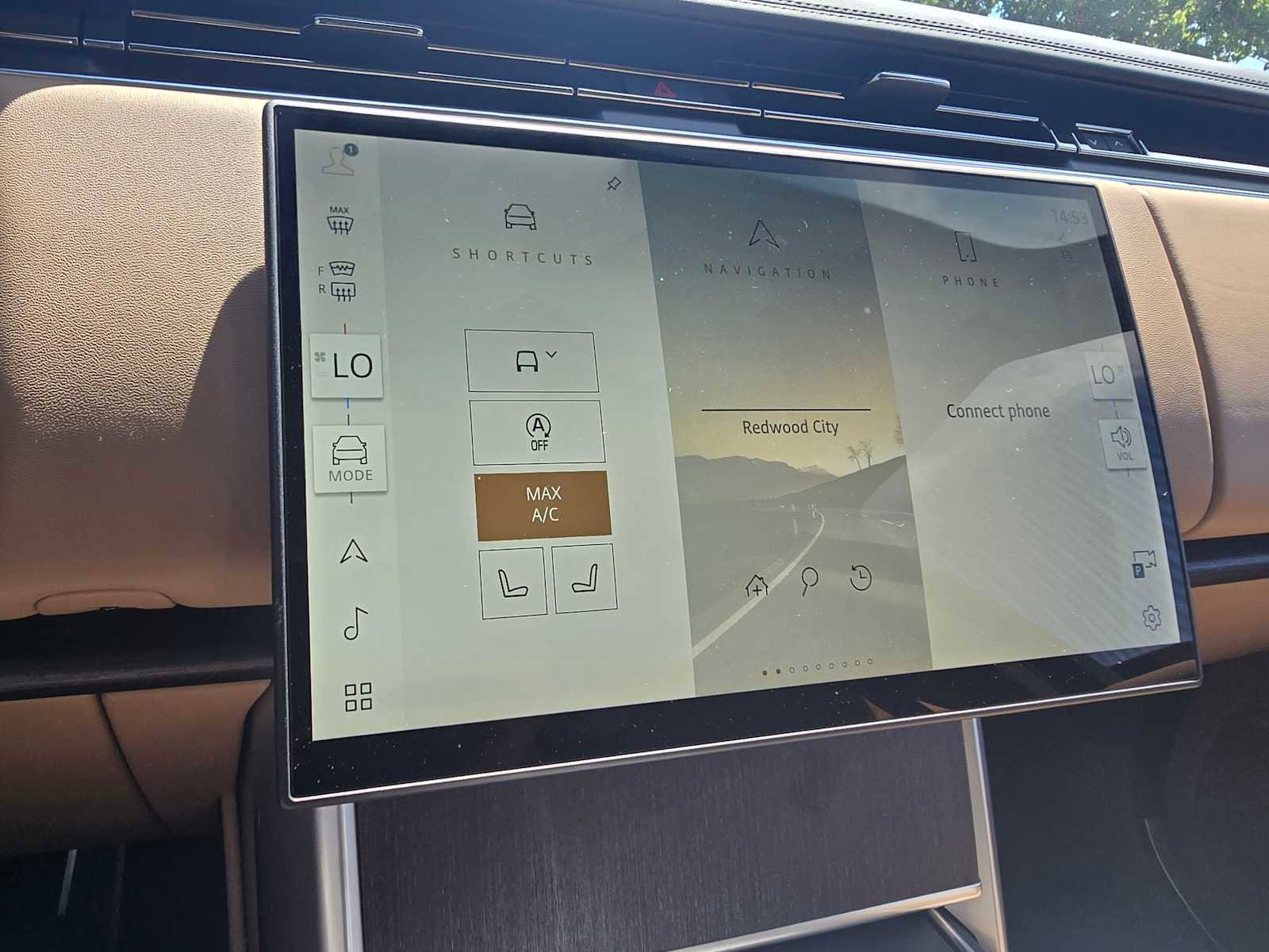 New 2025 Land Rover Range Rover SE image 28
