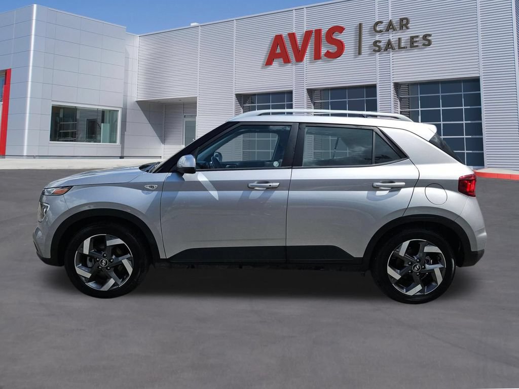Used 2025 Hyundai Venue SEL FWD image 2