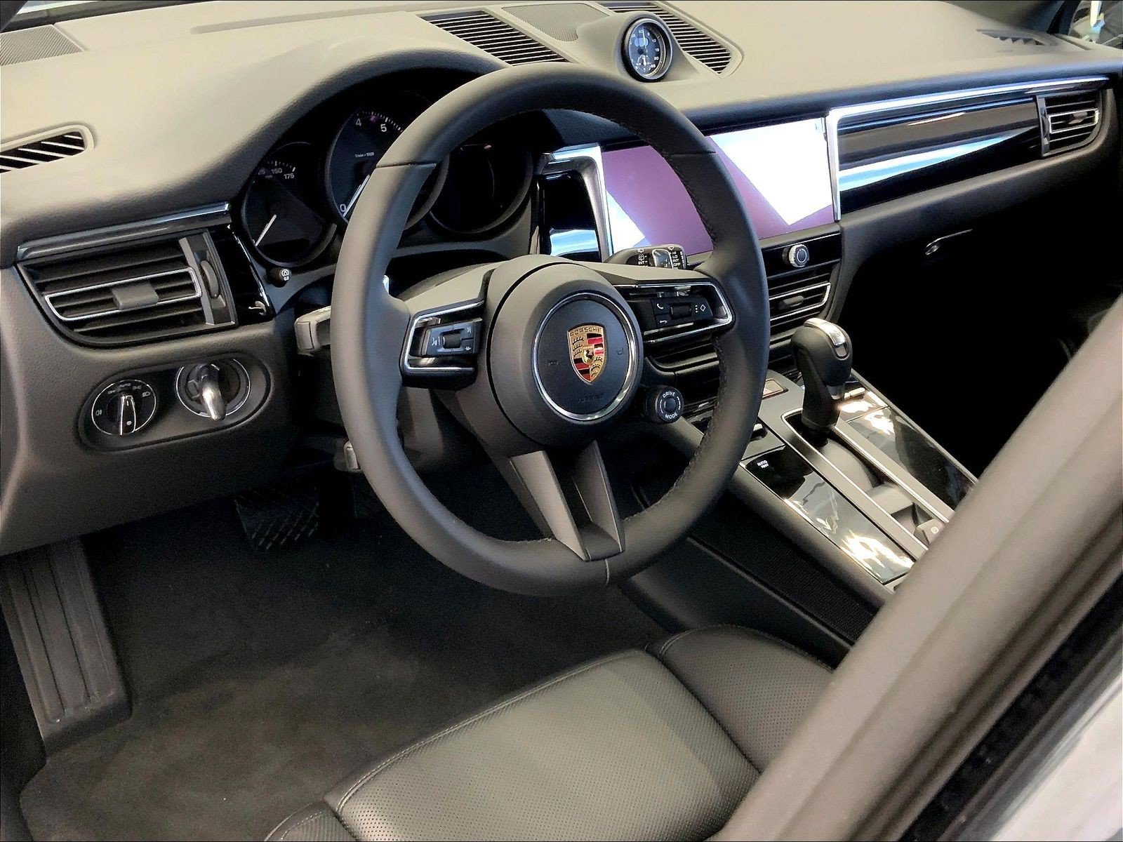 Certified 2026 Porsche Macan AWD/4WD image 4