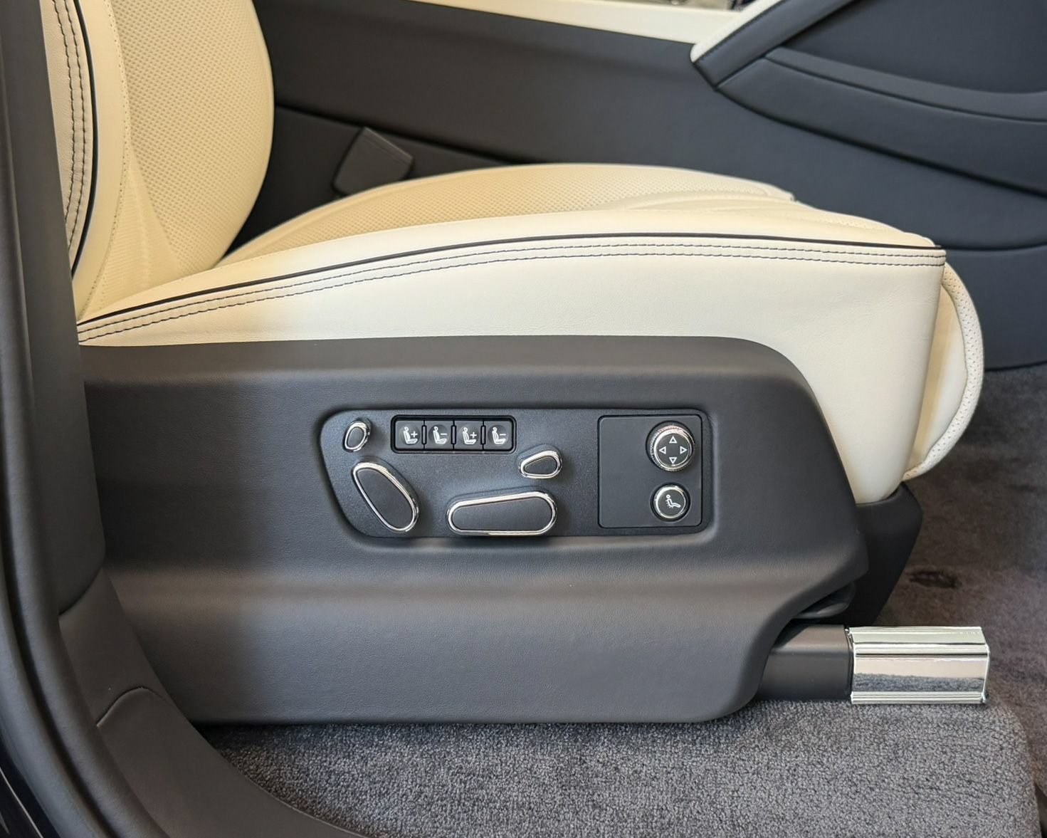 New 2026 Bentley Bentayga Extended Wheelbase AWD/4WD image 38