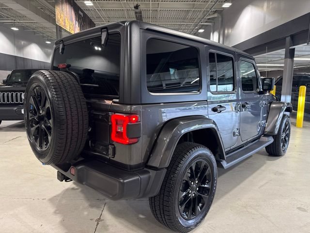 Used 2022 Jeep Wrangler Unlimited Sahara w/ Cold Weather Group AWD/4WD image 19
