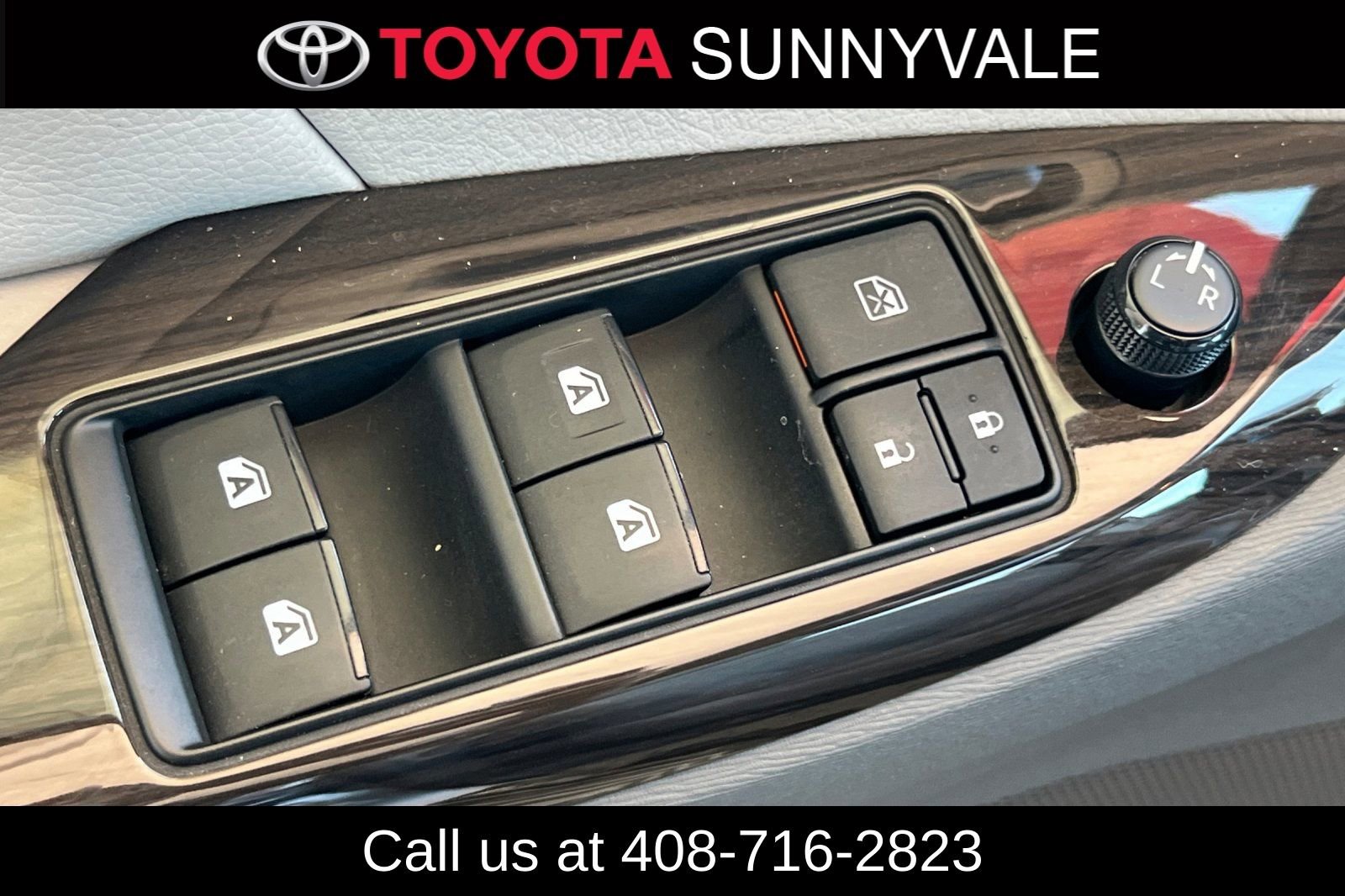 Used 2017 Toyota Sienna XLE w/ XLE Navigation Package FWD image 17