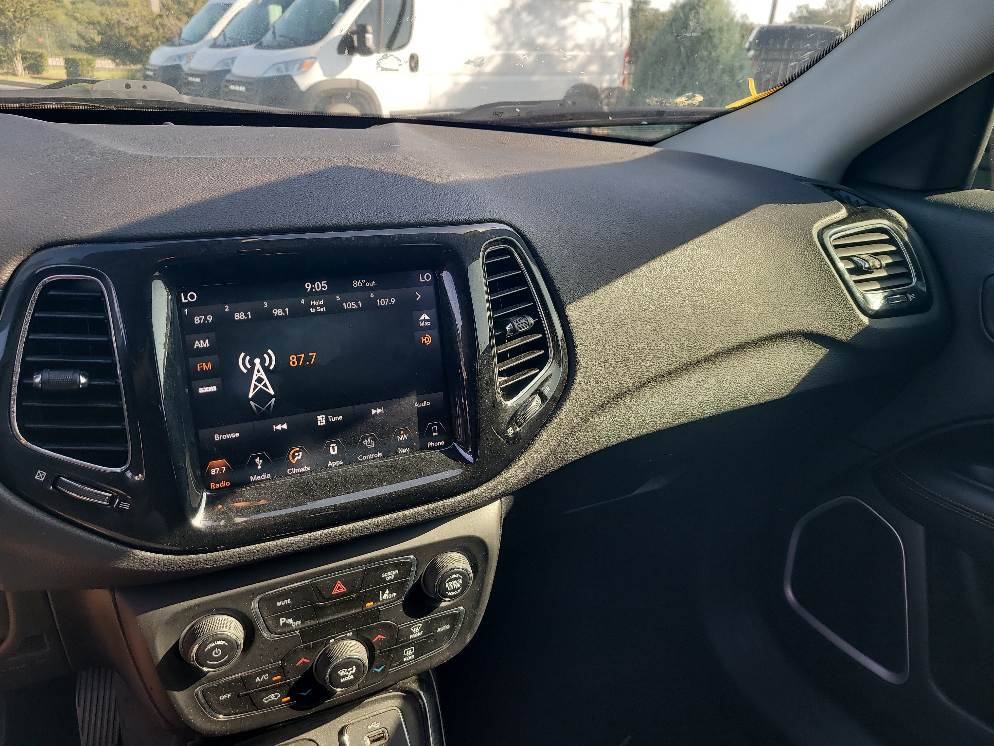 Used 2018 Jeep Compass Limited w/ Navigation Group AWD/4WD image 19