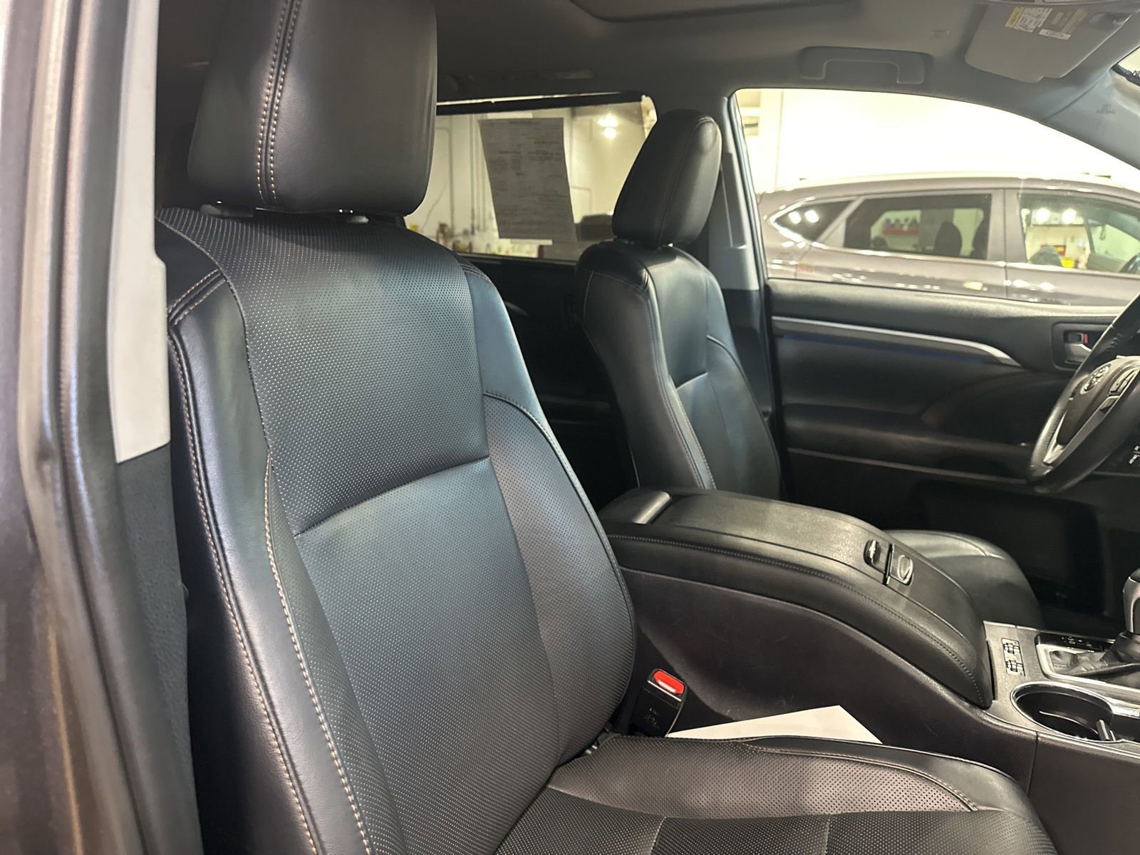 Used 2019 Toyota Highlander Limited w/ Protection Package #3 AWD/4WD image 44