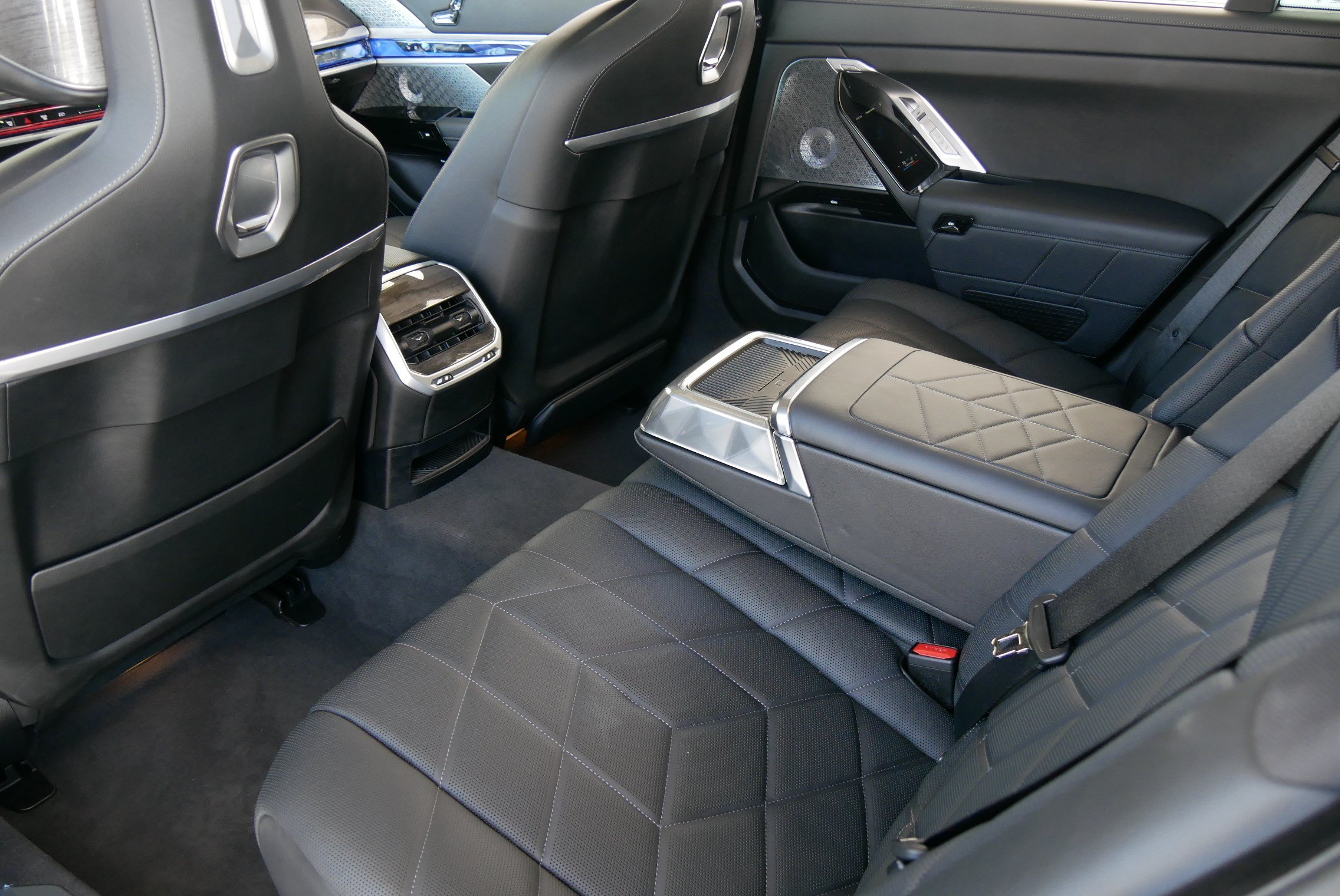 Certified 2025 BMW i7 xDrive60 AWD/4WD image 12