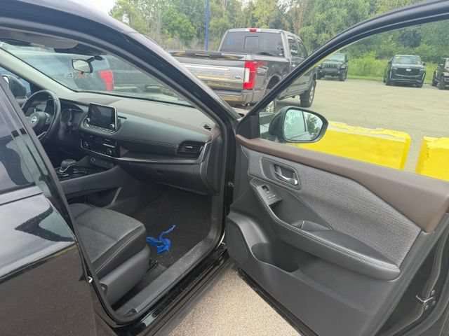 Used 2021 Nissan Rogue SV FWD image 11