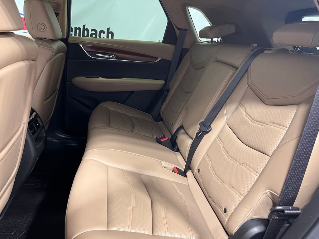 Used 2017 Cadillac XT5 Platinum w/ Driver Assist Package AWD/4WD image 13