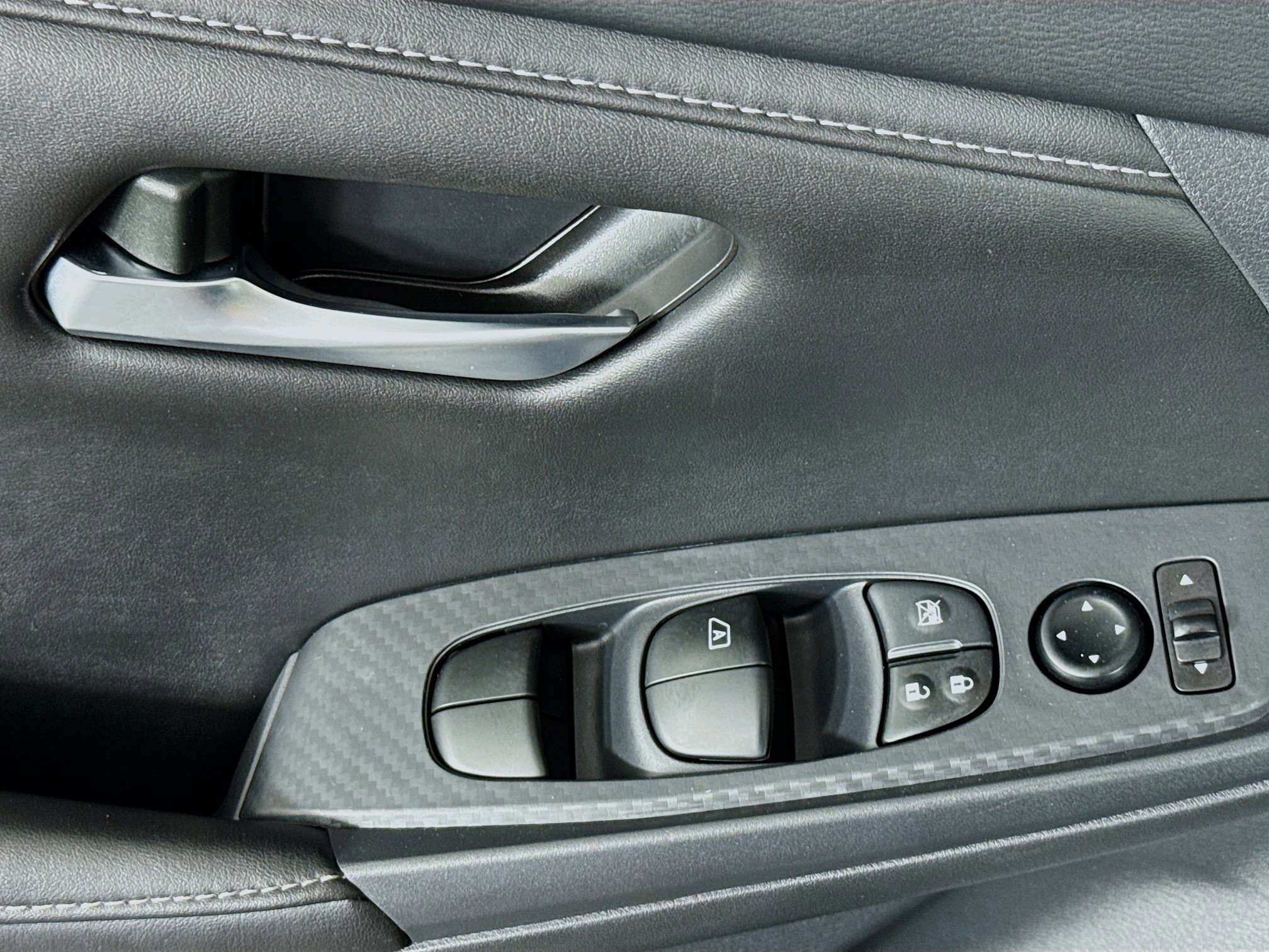 Used 2025 Nissan Sentra SV image 23