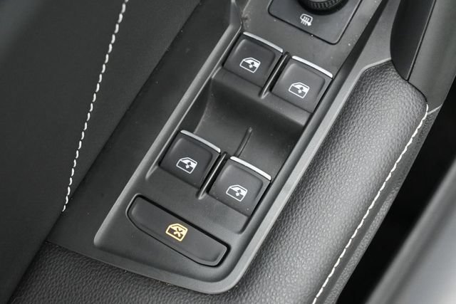 Used 2023 Volkswagen Tiguan SE w/ Panoramic Sunroof Package FWD image 13