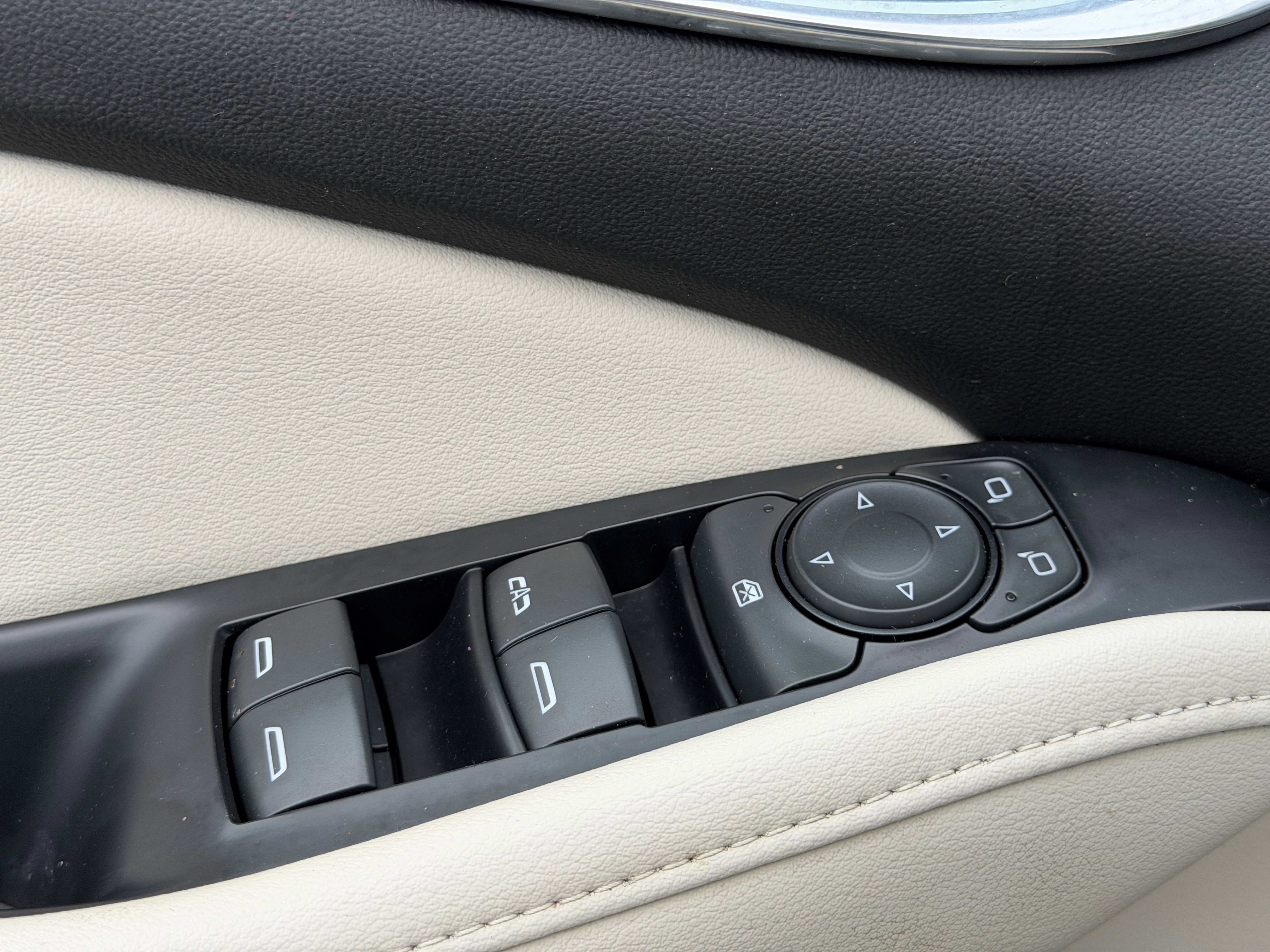 Used 2022 Buick Enclave Essence w/ Sport Touring Edition image 17