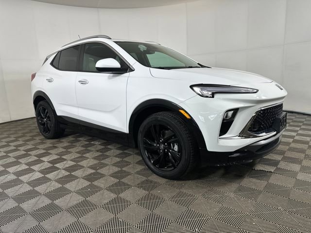 Used 2024 Buick Encore GX Sport Touring image 2