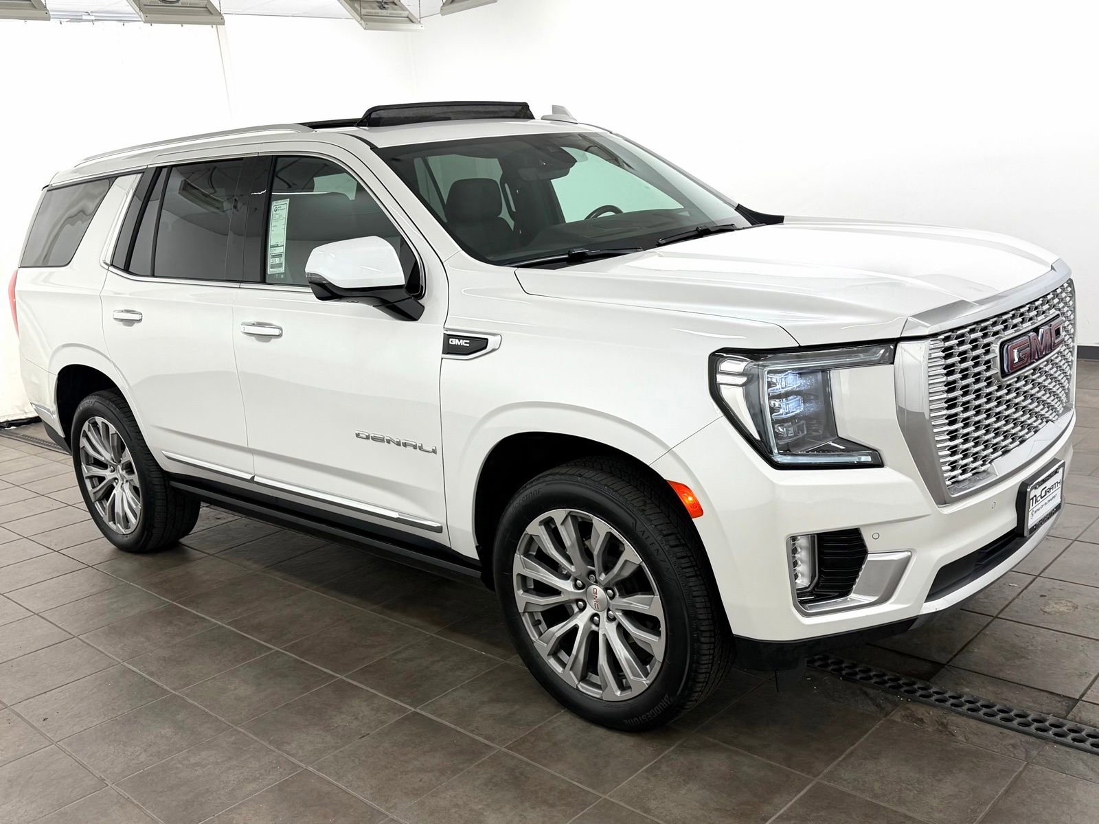 Used 2021 GMC Yukon Denali w/ Denali Premium Package AWD/4WD image 6
