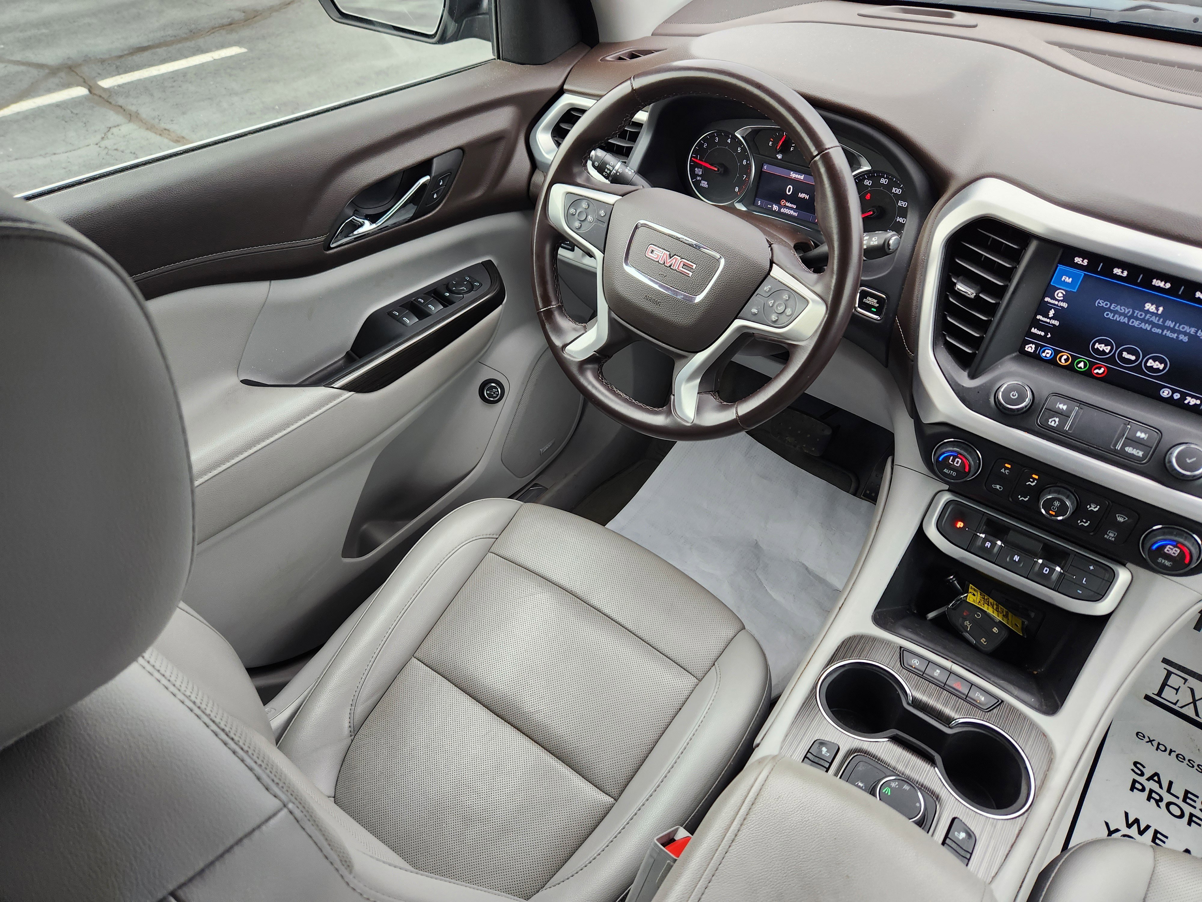 Used 2023 GMC Acadia SLT image 15