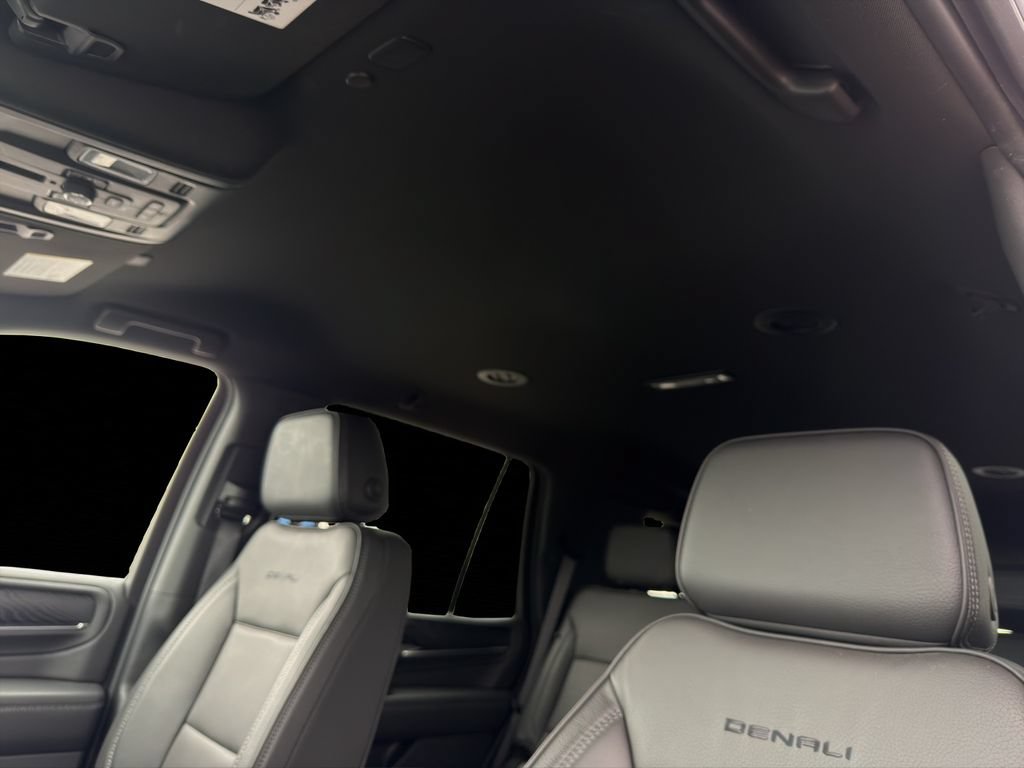 Used 2024 GMC Yukon Denali AWD/4WD image 23