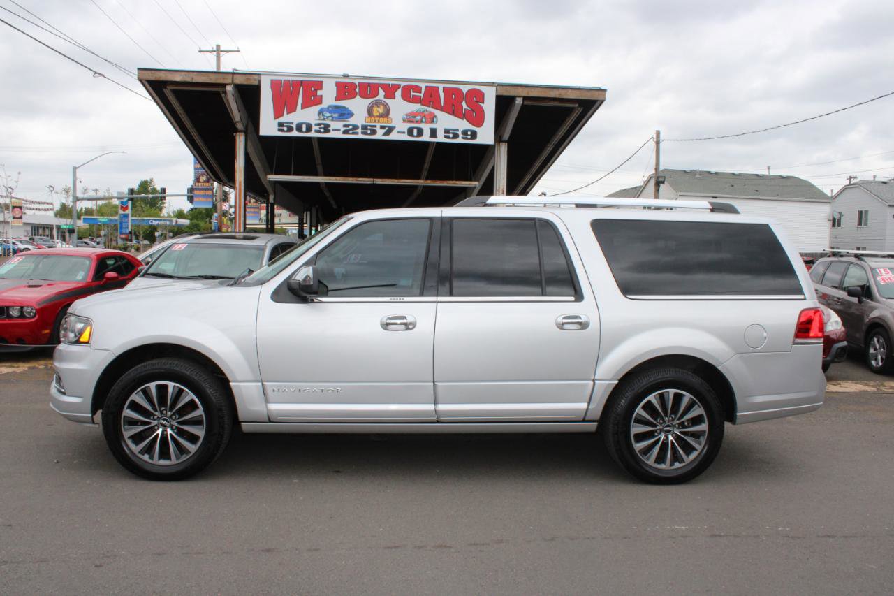 Used 2015 Lincoln Navigator L 4WD image 3