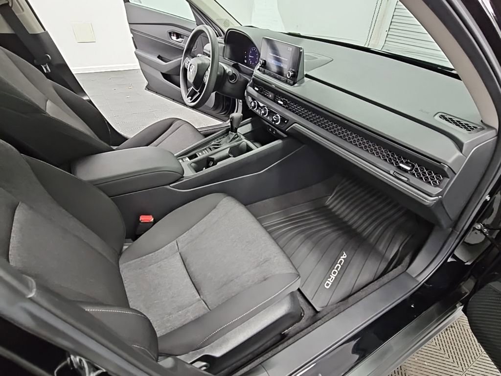 Used 2025 Honda Accord SE image 35