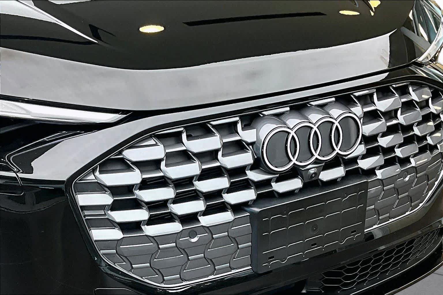 Used 2025 Audi Q5 Premium w/ Convenience Package AWD/4WD image 32