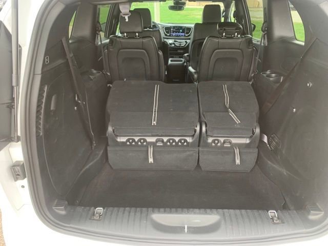 Used 2025 Chrysler Pacifica Select image 27